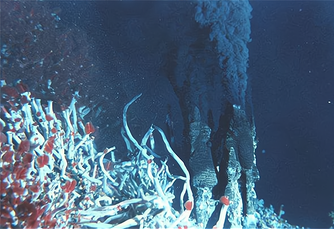 月球 连鱼类都不敢踏足的海底禁区，为何会接连冒出黑烟状物？