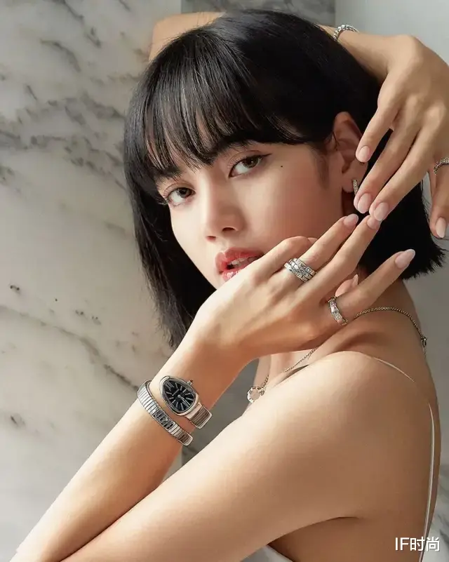 IF时尚|横扫 5 版 VOGUE 封面的她，不是靠这张亚洲最美脸