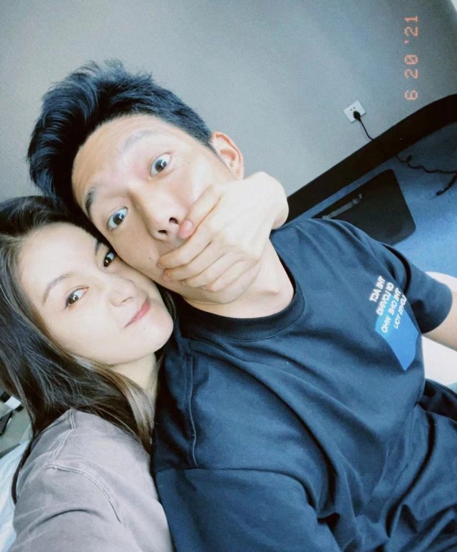 王子文|王子文晒情侣合照秀恩爱，从后拥抱男友吴永恩，热恋期难舍难离