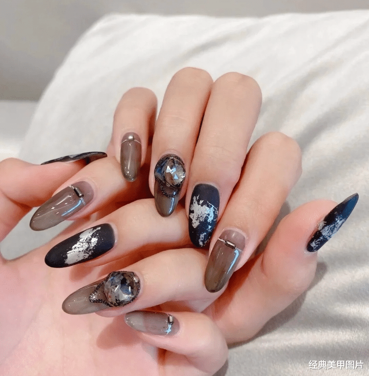 张新成|让人一眼就爱上的甜酷风美甲，快来看看吧！