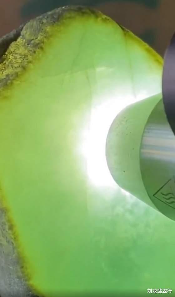 翡翠|翡翠原石的雾层到底是什么东西？