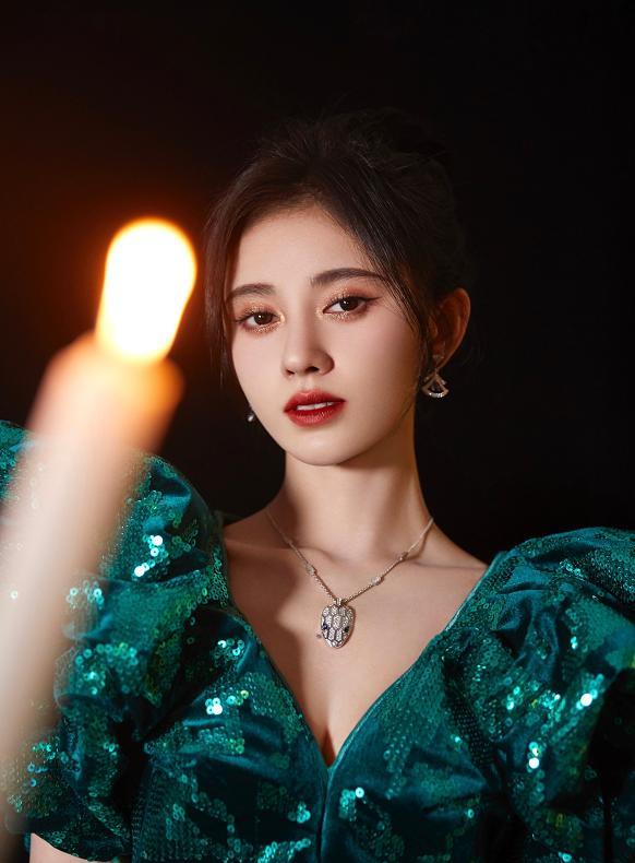 鞠婧祎|鞠婧祎把“西蓝花”套身上，脚上鞋子却成全场焦点，都没她敢穿