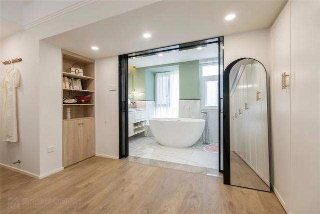 135㎡现代简约，温馨舒适的空间，加上草绿色的点缀，文艺舒适