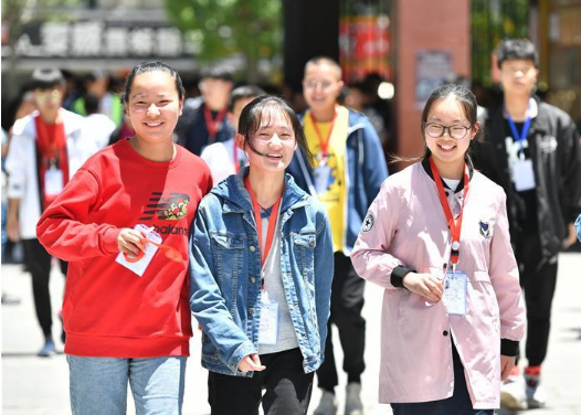 安妈育儿日|中传校花晒学习笔记，躲过了奶酪体、鲸落体，却没躲过“冯琳体”