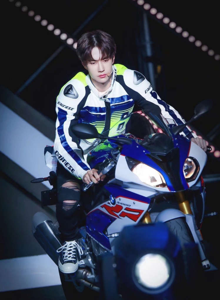 明星|国货签约顶流将迎爆发!肖战成李宁全球代言,鸿星尔克邀约王一博