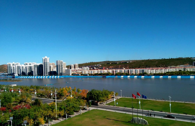 中外漫说 又火了！陕西再现“超级豪宅”，占地高达40亩，主人是陕北财主