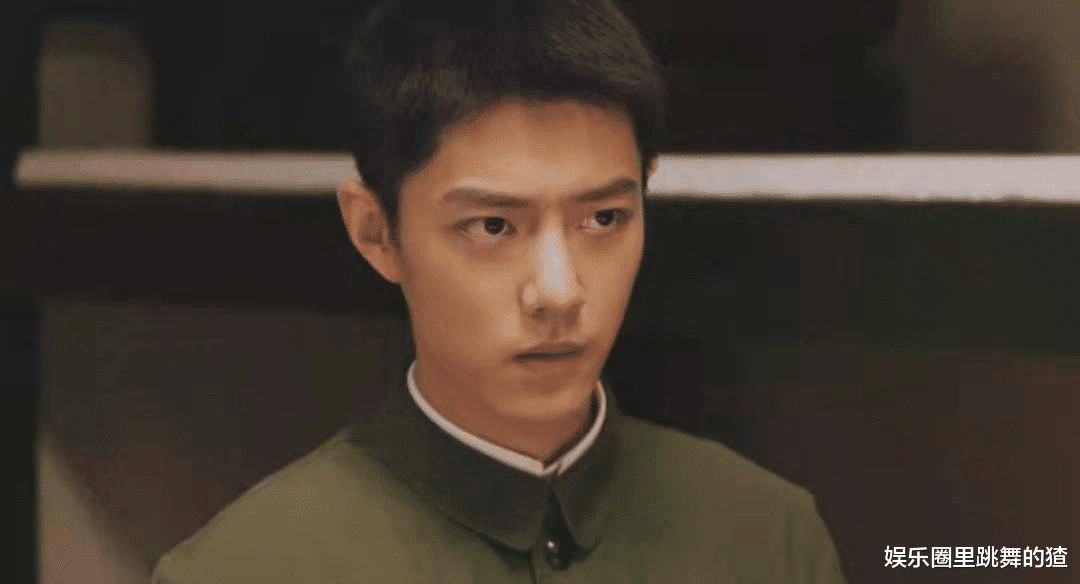 英雄岁月之王牌部队|《王牌部队》爆火,却被这个演员拖后腿,关系户仨字像写在脸上