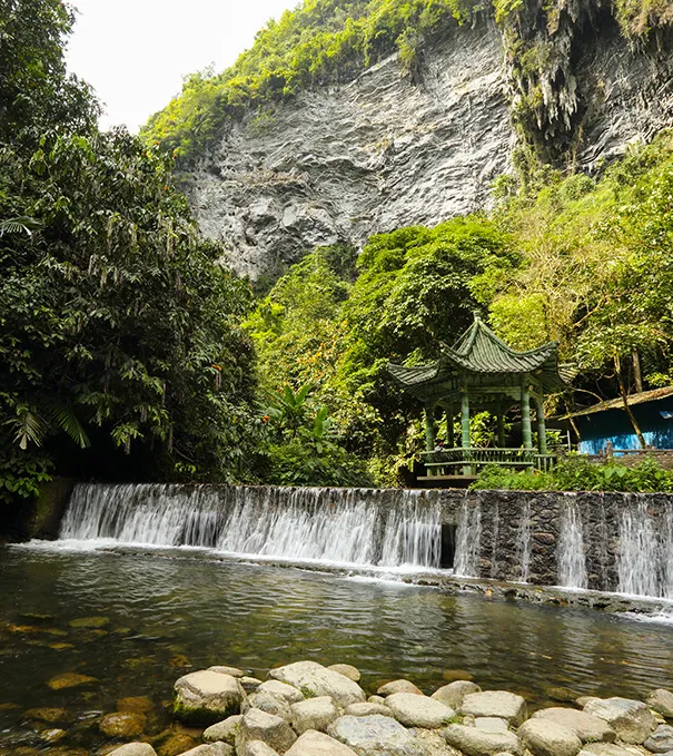 新广西 据说这是国内最美的景观公路之一,沿着它走,可以到达“秘境桃花源”