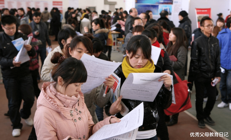 大学生|城市待不了农村回不去，三无大学生前途迷茫，最终该何去何从？