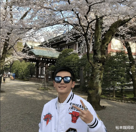 长安如故|张哲瀚妈妈公司曝光！名为“亚太荣”logo日式化，圈内人纷纷回踩