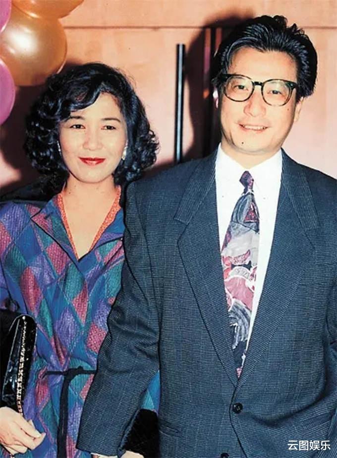 易烊千玺|70岁石修头发浓密帅气十足,与69岁郭锋罕同框,差1岁却像两代人