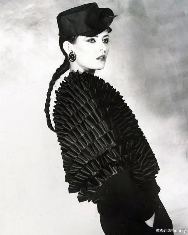 体态训练师curry|98岁活成18岁少女模样，这个女人让全世界惊艳、折服！