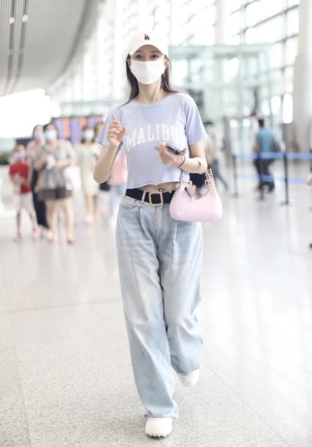 大表姐的时尚圈|171cm沈梦辰潮流感真好，皮鞋+白袜也穿得很完美，这搭配值得尝试