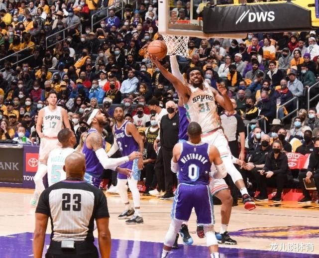 湖人隊|36+9+6，正負值全隊最低！老詹請接受現(xiàn)實吧，你拯救不了湖人了