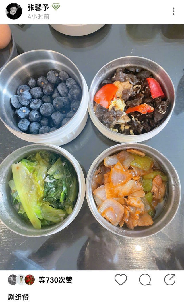 张馨予|张馨予晒剧组餐，两荤一素，外加一碗蓝莓，没有任何主食