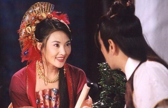 民间故事:贵妇家中沐浴,衣服被黑狗叼走,意外引发一场风月命案