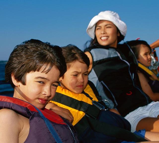 周旭阳嘉应 韦唯小儿子甜蜜分享大合照,母子四人旧照超温馨,背后却透着辛酸