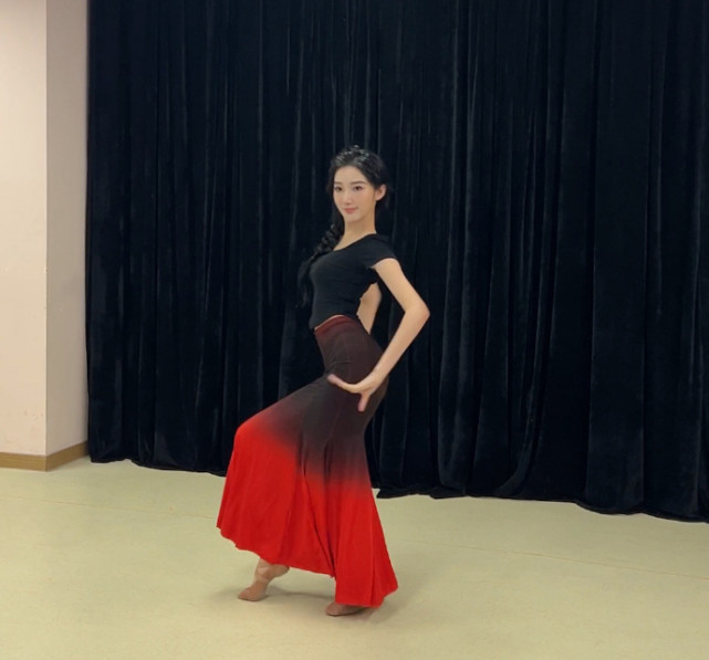 都美竹|都美竹备战艺考，罕见晒近照状态大好，却被嘲讽模仿小怡同学