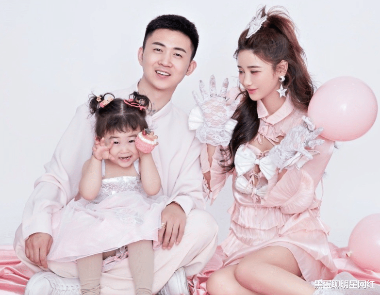 李沁|网红浩南直播吐槽，直言自己内心保守，无法接受老婆与二子爷绯闻