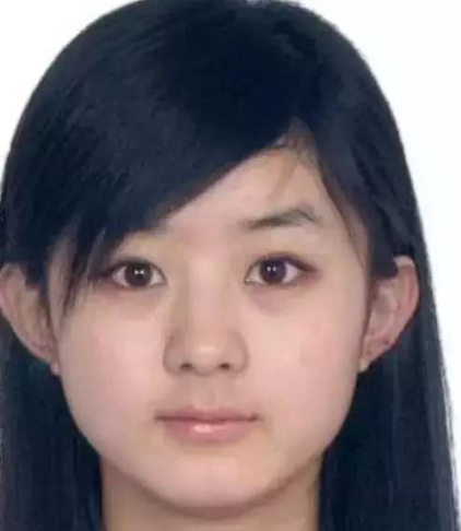 证件照|12位女星证件照对比，赵丽颖差距大，杨紫整没整一目了然！