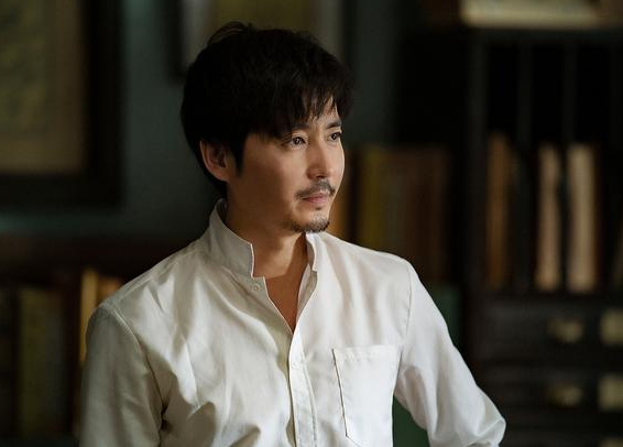 李易峰|《隐秘而伟大》爆火后，李易峰又有一剧来袭，看清女主我愣住了