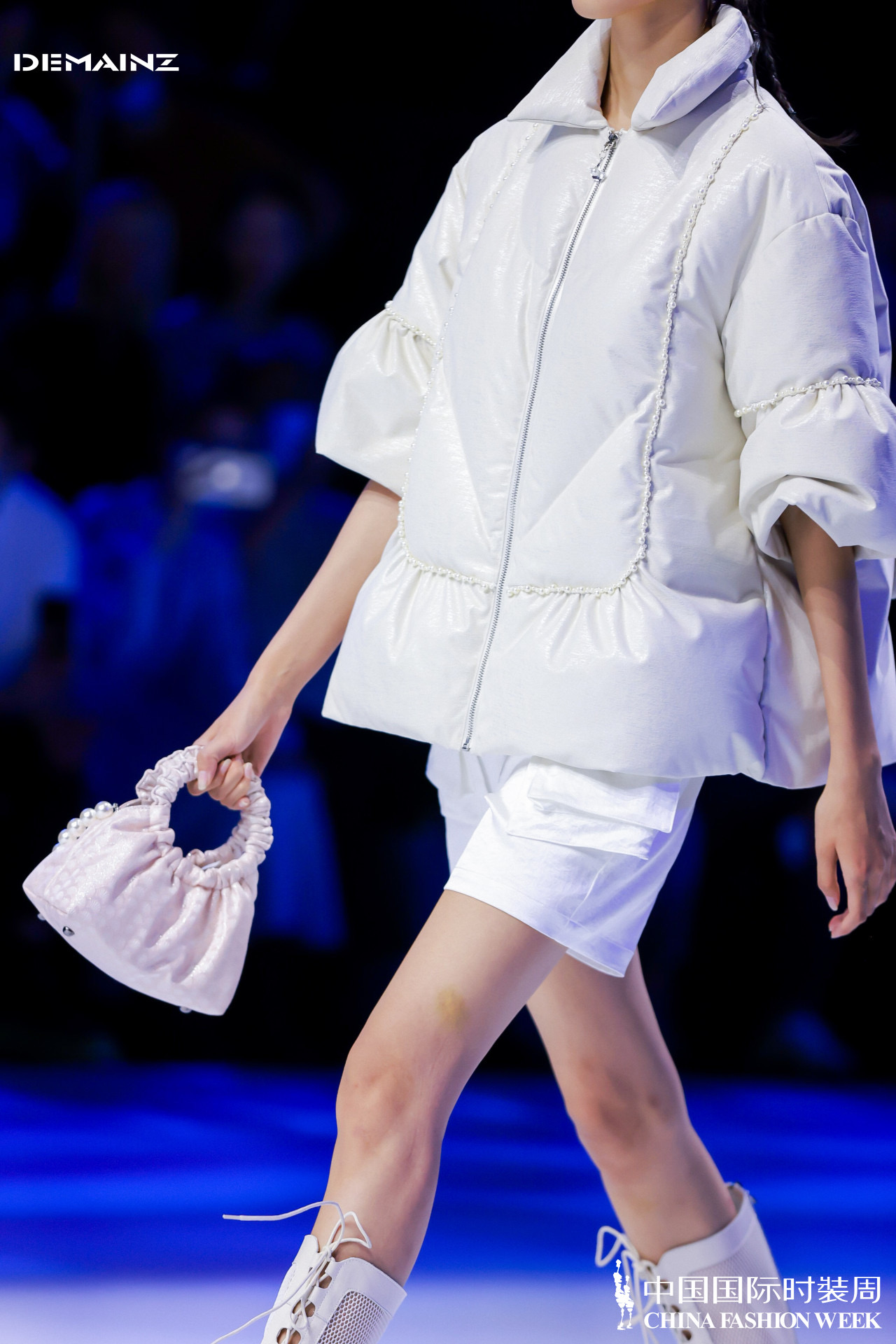 魔都时尚生活|陈志华·DEMAINZ地缦《幻醒》2022春夏时装周圆满发布|尚赋