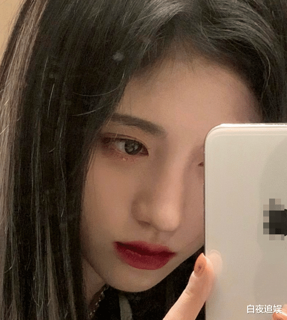 鞠婧祎|27岁鞠婧祎晒美照，半永久妆容挂脸上，发量也终于正常了一回