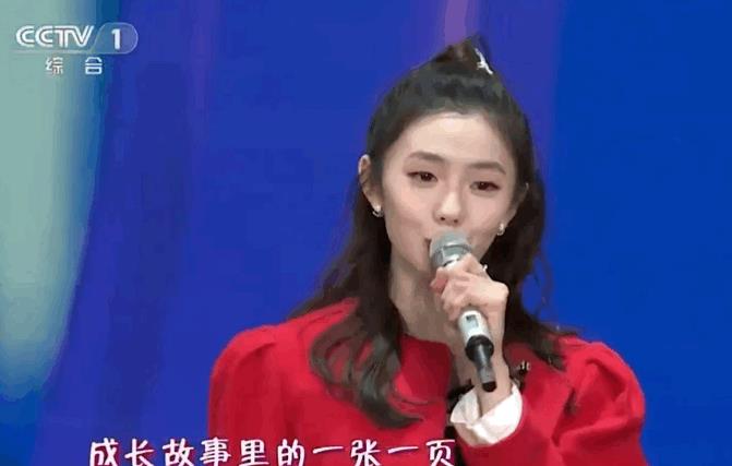 周冬雨|关晓彤手链16万，周冬雨耳环15万，都比不过佟丽娅的小巧配饰