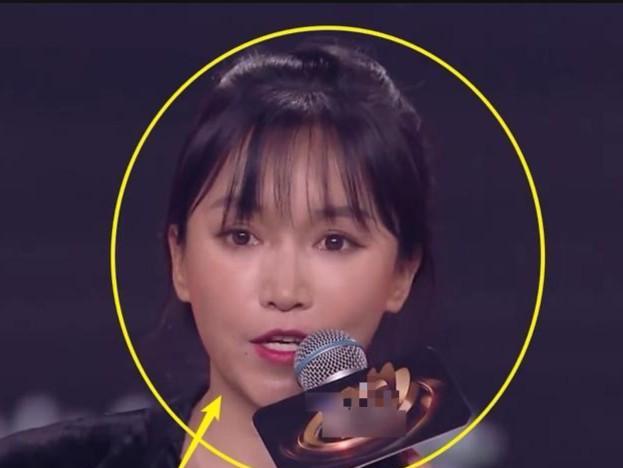 杨紫|李子柒微博之夜造型引关注，脱离VOLG的滤镜，这颜值我没看错吧？