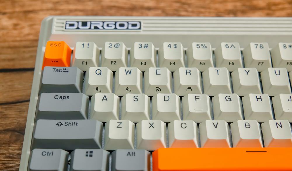 CES|闪回80s电玩时代，致敬怀旧经典，杜伽FUSION三模机械键盘初体验