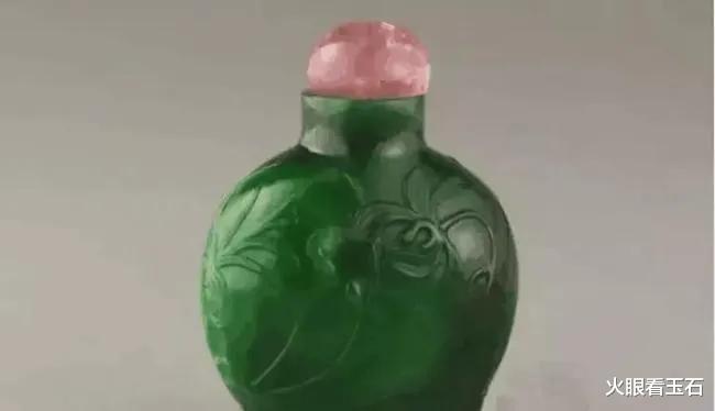 福耳|村民挖出价值6000万的翡翠鼻烟壶，差点换一台拖拉机