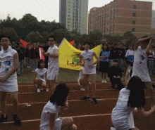 萌控孩|“哥们，你是不是忽略了车窗是透明的？别以为没人看得见！”哈哈