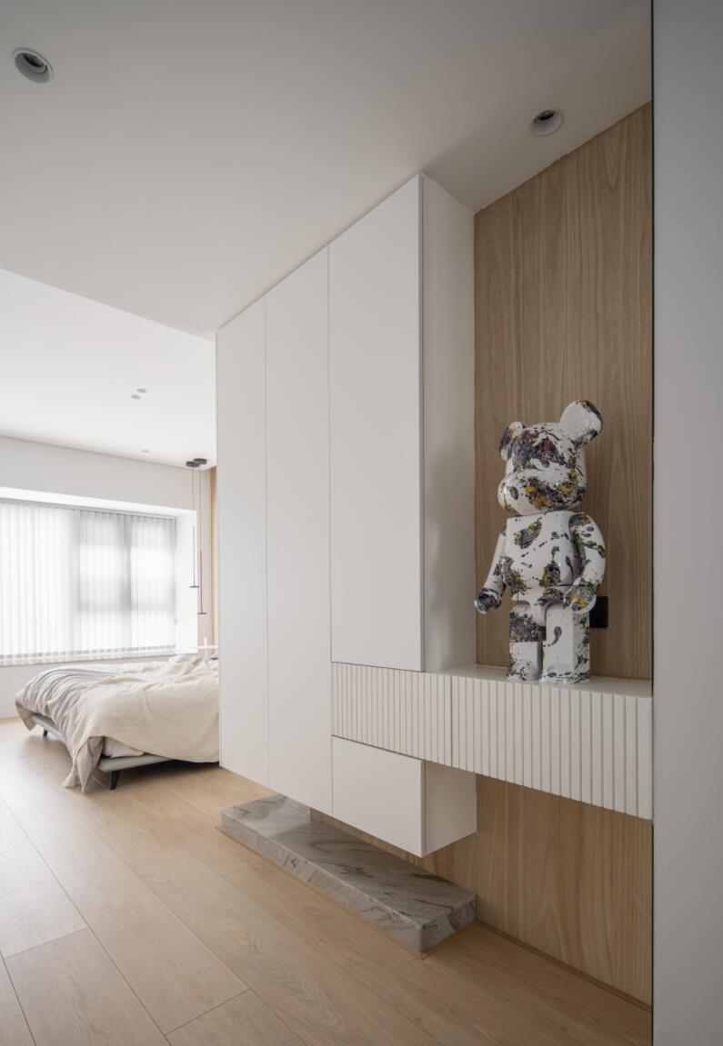 新房没有玄关隔断,她直接设计个“雕塑”,一进门就尽显艺术气息