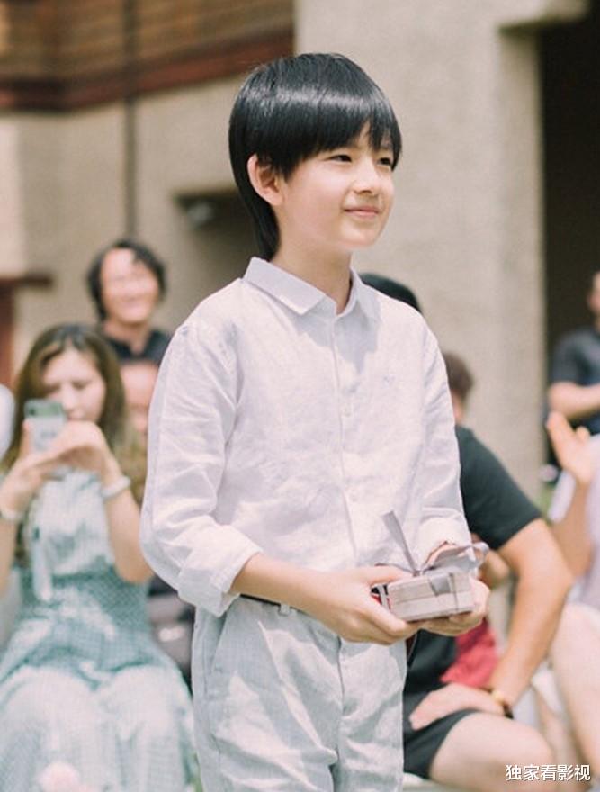 乘风破浪的姐姐|13个辣妈扛起《浪姐2》，4人是单亲妈妈，牺牲事业生娃不后悔