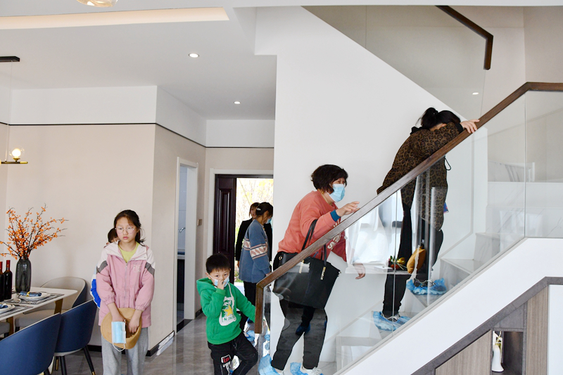 顶端潢川 潢川宏达·京九公馆二期样板间开放&碧桂园服务签约仪式盛大举行