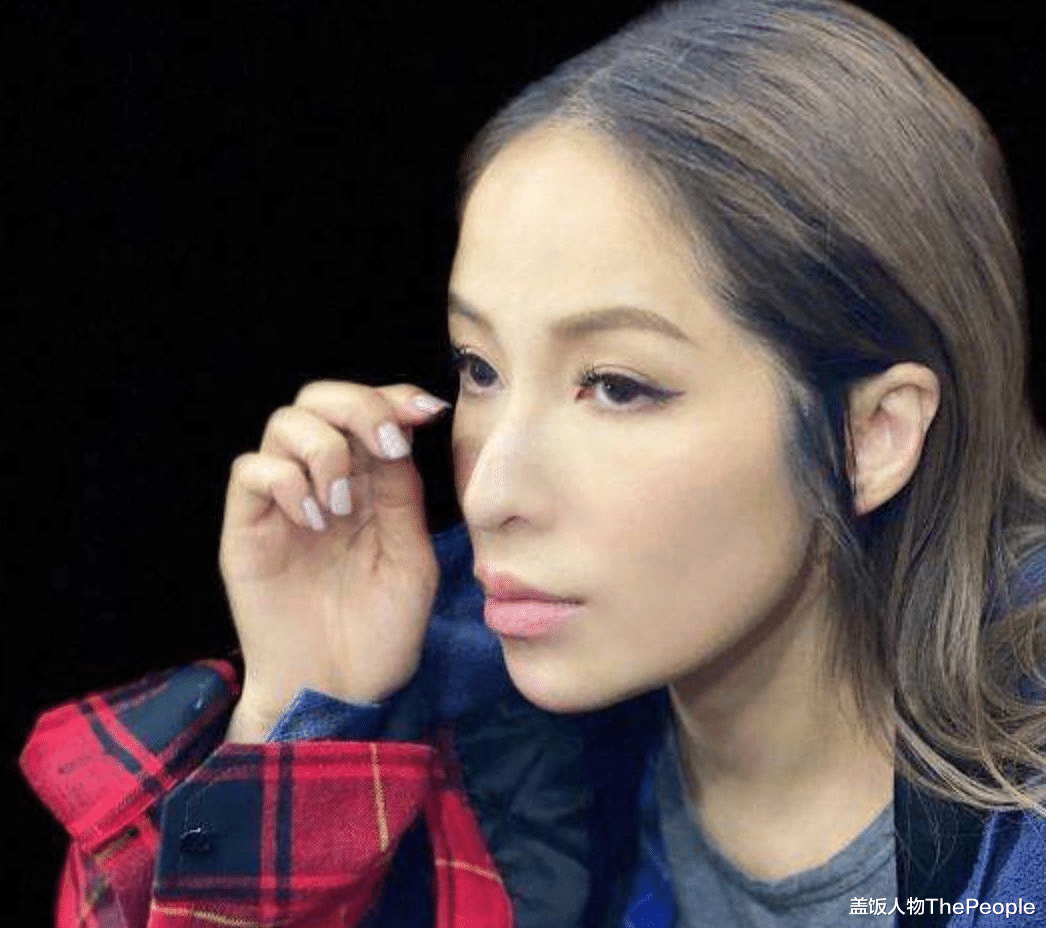 闫妮|女星割双眼皮如跨分水岭，没整好变“悲伤蛙”，成功则变气质美女