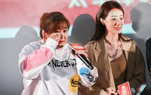 贾玲|《李焕英》将破50亿，贾玲能分超1一亿，张小斐、沈腾能拿多少？