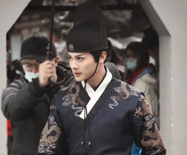 袁冰妍|祝卿好未播先红，袁冰妍上门炒CP，剧方帮带节奏，已婚男星：谢邀