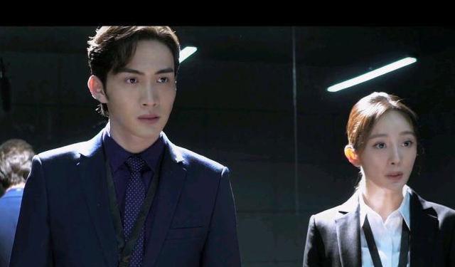 杨幂|杨幂、张彬彬主演的《暴风眼》:身份隐藏十多年的沉睡者已被唤醒