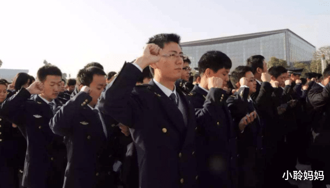 小姐姐|事业单位迎来新制度,铁饭碗或将升级“金饭碗”,但却有个坏消息