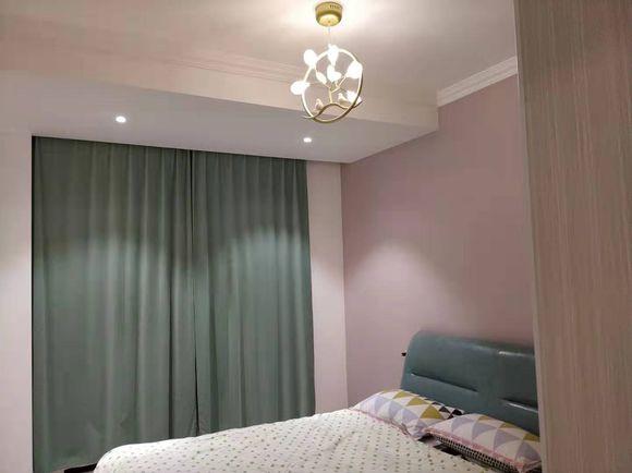 79平米的小两房入住,忍不住晒晒图,入户就被玄关鞋柜吸引了