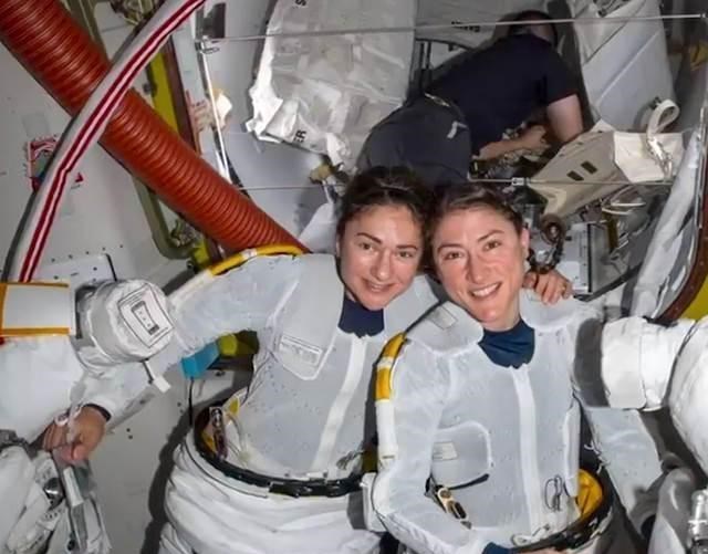 “太空出差”后，王亚平收获一众国外粉丝，外媒为何“钟情”她？