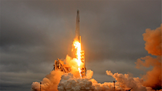 卫星 卫星发射基地传出噩耗！60颗卫星升空失败，火箭直接栽进大西洋