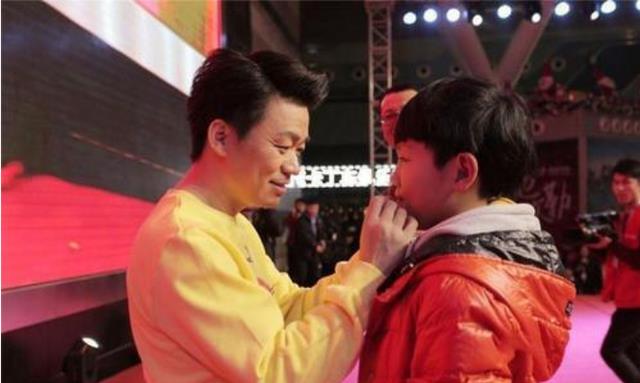 贾玲|离婚6年！儿子归王宝强、女儿归马蓉，如今兄妹俩生活差距太明显