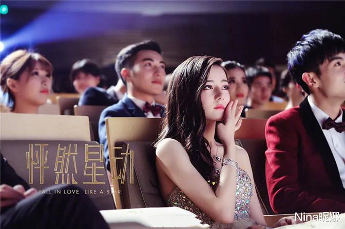 Nina昵娜 迪丽热巴这身材真没浪费，穿红色礼服裙超模身材抢镜，同龄人真没比她敢秀