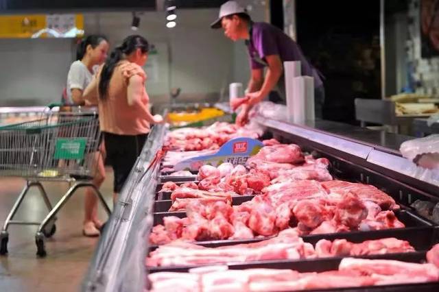 腾讯|8月猪肉价格暴跌45%，为何老百姓还不愿购买？中国养猪三巨头赔了多少钱？