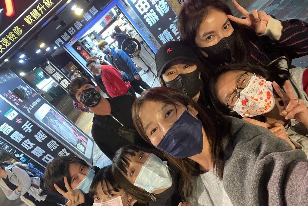 华灯|小姐卸妆下班！《华灯》路透照曝光，演员重返林森北路引网朝圣