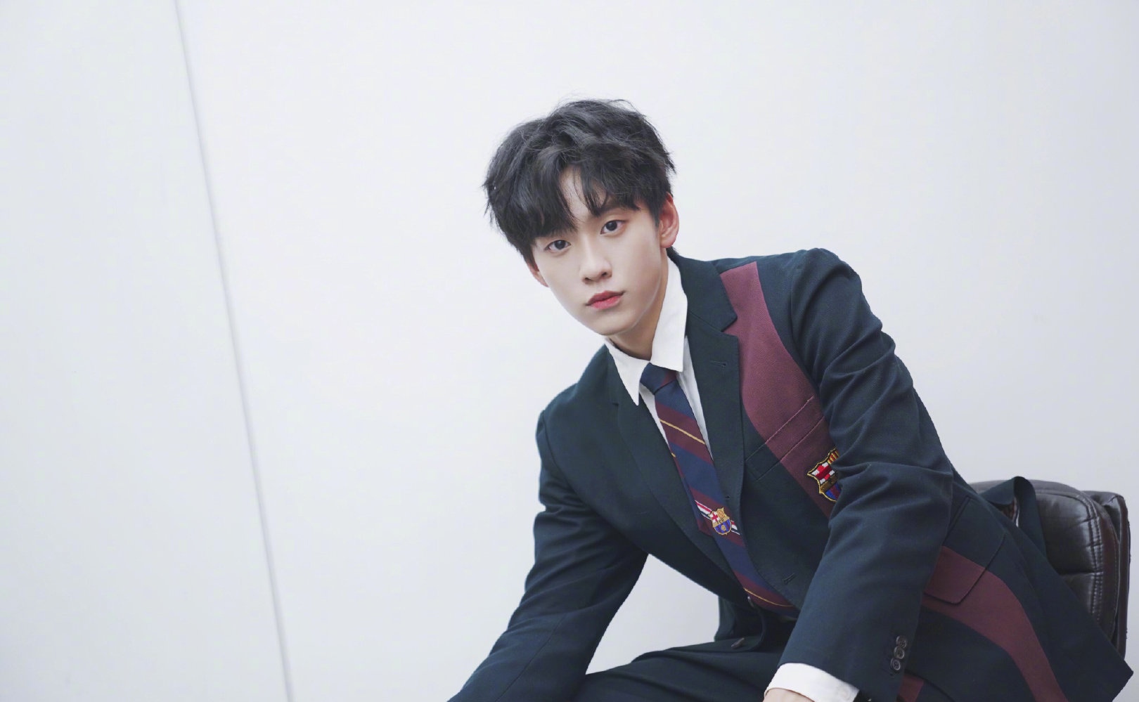 娱乐麦浪说 余景天双重国籍？污点偶像值得被簇拥？余景天即将退赛？