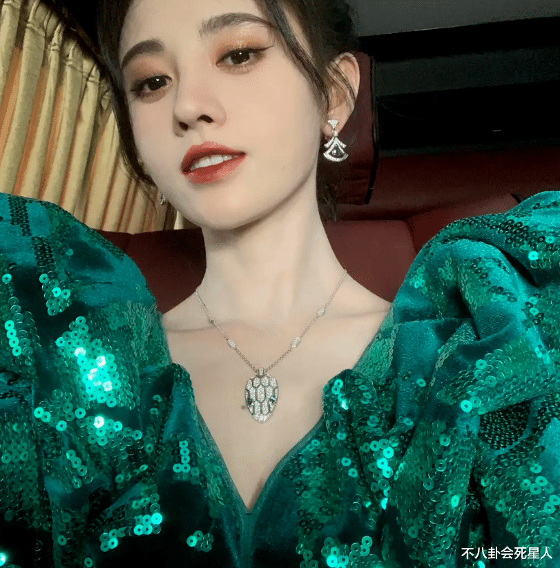 鞠婧祎|女星美貌背后的B面：鞠婧祎浮粉卡纹，赵露思为直角肩控制肌肉