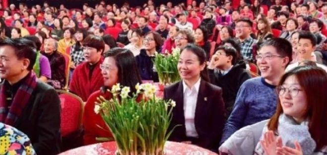 生活赋予情感|央视春晚为何不对外售票，每年观众席坐得满满，他们是什么身份？